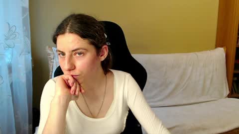 Snapshot of good__night chatting on 06/08/26, 04:18 Elizabeth Effie online show from 06/08/26, 04:18