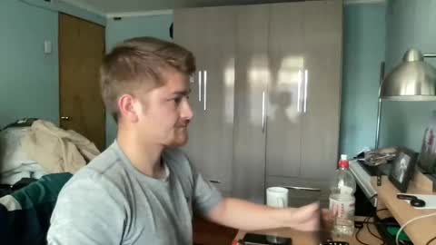 Snapshot of goodfumes chatting on 10/08/25, 08:17 goodfumes online show from 10/08/25, 08:17