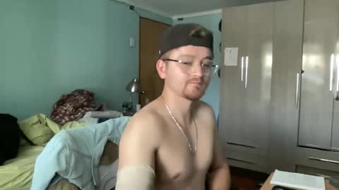 Snapshot of goodfumes chatting on 12/16/25, 08:14 goodfumes online show from 12/16/25, 08:14