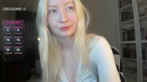 Snapshot of goodg_oddamn chatting on 09/24/25, 04:16 SOPHIE online show from 09/24/25, 04:16