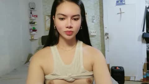 Snapshot of gorgeneviev69 chatting on 05/17/26, 05:09 geneviev online show from 05/17/26, 05:09