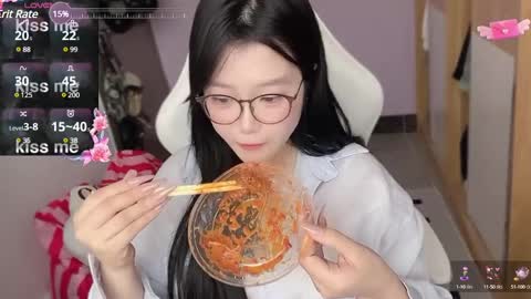 gorgeous girl33 online show from 02/25/25, 03:52