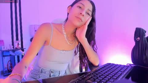 i am Jessi  I love animals and drawing I hope to get along with everyone. XOXO online show from 06/25/26, 07:29