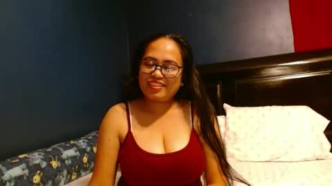 Snapshot of gorgeouslyn09 chatting on 12/17/25, 10:38 gorgeouslyn09 online show from 12/17/25, 10:38