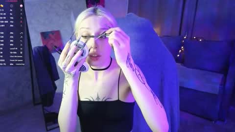 Snapshot of goth__tv chatting on 12/04/25, 12:47 Violeta online show from 12/04/25, 12:47