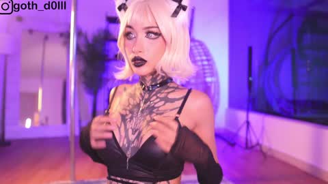 sophie  Special celebration a the beach 300k followers 3011 and 0112   online show from 02/02/25, 11:00