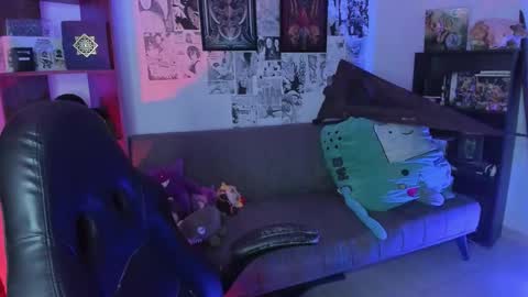 Engel   Please help me to reach 50 thumbs up online show from 10/21/25, 01:28