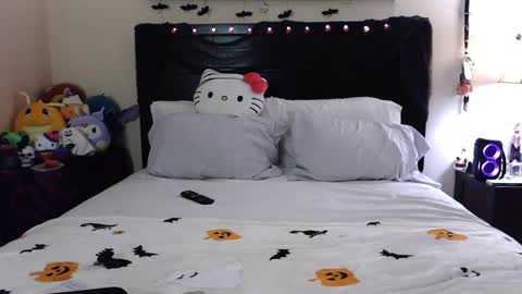 Snapshot of gothbaby305 chatting on 10/08/25, 12:41 gothbaby305 online show from 10/08/25, 12:41