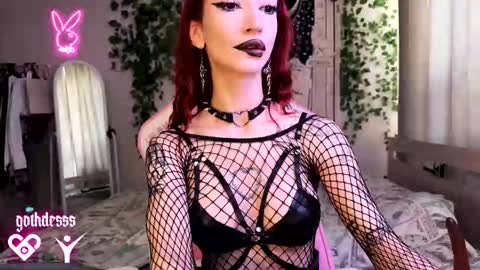 Snapshot of gothdesss chatting on 09/26/25, 06:06    online show from 09/26/25, 06:06