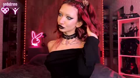 Snapshot of gothdesss chatting on 10/04/25, 10:30    online show from 10/04/25, 10:30