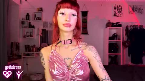 Snapshot of gothdesss chatting on 10/12/25, 12:53    online show from 10/12/25, 12:53