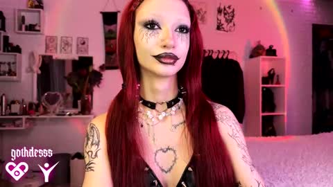 Snapshot of gothdesss chatting on 10/27/25, 02:26    online show from 10/27/25, 02:26