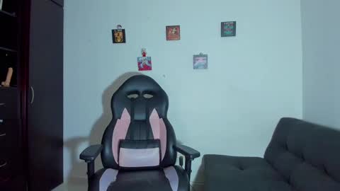 Snapshot of gothic9goddes chatting on 11/18/25, 01:00 GG online show from 11/18/25, 01:00