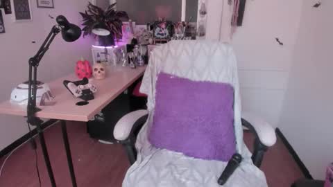 Snapshot of gothic_do11 chatting on 10/26/25, 04:24 hi my name is Elizabeth nice to meet you online show from 10/26/25, 04:24