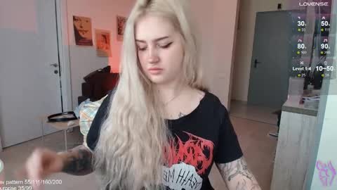 traumfrau Kira angel face devil eyes I SELL A LOT VIDEO IN GALLERY online show from 03/31/26, 10:48