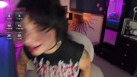 Snapshot of gothv chatting on 05/26/26, 02:18 Violet online show from 05/26/26, 02:18