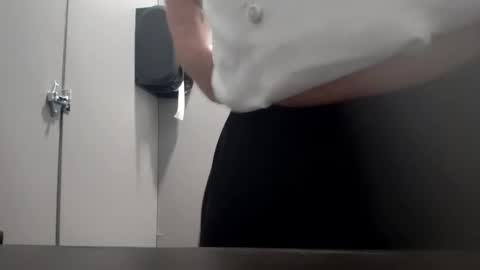 Snapshot of gotsum4u001 chatting on 02/13/25, 04:39 gotsum4u001 online show from 02/13/25, 04:39