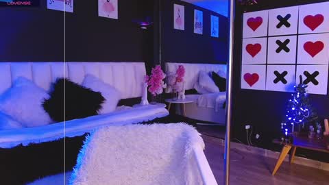 Meredith Alessandra online show from 12/18/24, 04:42