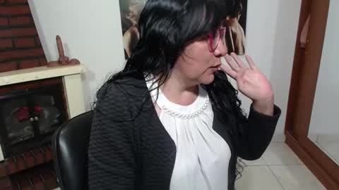 Snapshot of grace_mature_milf chatting on 09/09/25, 10:26 grace_mature_milf online show from 09/09/25, 10:26