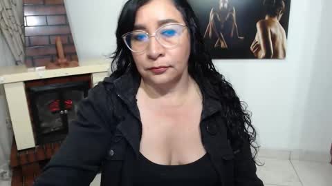 Snapshot of grace_mature_milf chatting on 10/18/25, 10:27 grace_mature_milf online show from 10/18/25, 10:27