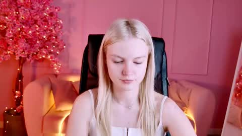 Snapshot of graceglamour chatting on 11/03/25, 05:09 Grace Glamour online show from 11/03/25, 05:09