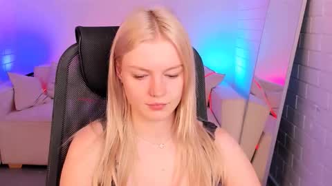 Snapshot of graceglamour chatting on 11/04/25, 05:06 Grace Glamour online show from 11/04/25, 05:06