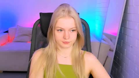 Snapshot of graceglamour chatting on 11/14/25, 05:17 Grace Glamour online show from 11/14/25, 05:17