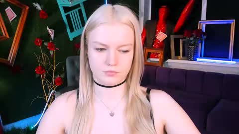 Snapshot of graceglamour chatting on 11/21/25, 05:17 Grace Glamour online show from 11/21/25, 05:17
