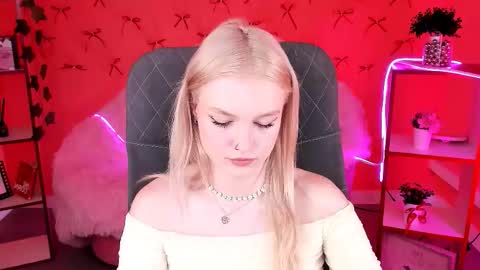 Snapshot of graceglamour chatting on 11/22/25, 05:50 Grace Glamour online show from 11/22/25, 05:50