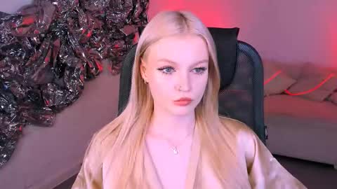 Snapshot of graceglamour chatting on 11/30/25, 05:06 Grace Glamour online show from 11/30/25, 05:06