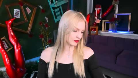 Snapshot of graceglamour chatting on 12/02/25, 01:05 Grace Glamour online show from 12/02/25, 01:05