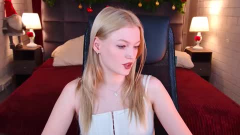 Snapshot of graceglamour chatting on 12/19/25, 05:47 Grace Glamour online show from 12/19/25, 05:47