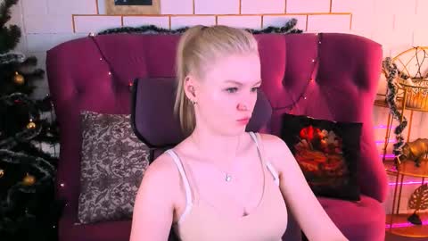 Snapshot of graceglamour chatting on 01/12/26, 05:12 Grace Glamour online show from 01/12/26, 05:12