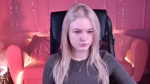 Snapshot of graceglamour chatting on 02/03/26, 05:05 Grace Glamour online show from 02/03/26, 05:05