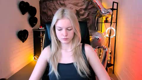 Snapshot of graceglamour chatting on 02/17/26, 05:04 Grace Glamour online show from 02/17/26, 05:04
