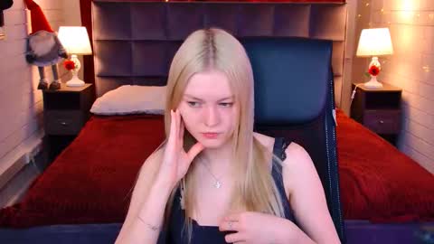 Snapshot of graceglamour chatting on 02/25/26, 05:17 Grace Glamour online show from 02/25/26, 05:17