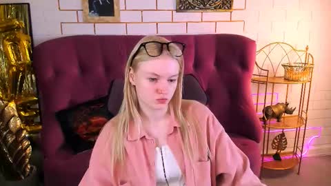 Snapshot of graceglamour chatting on 03/06/26, 05:04 Grace Glamour online show from 03/06/26, 05:04