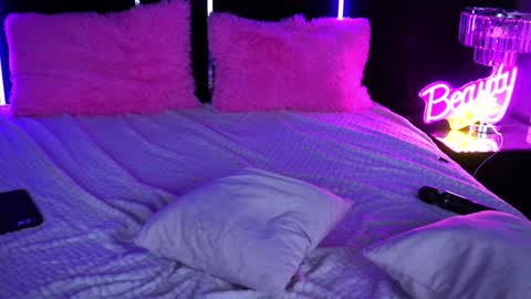 Grace online show from 02/03/25, 03:20