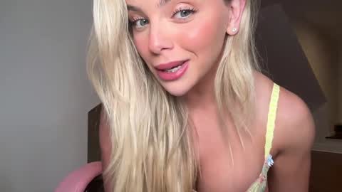 Snapshot of gracieparker chatting on 10/12/25, 02:54 Gracie online show from 10/12/25, 02:54