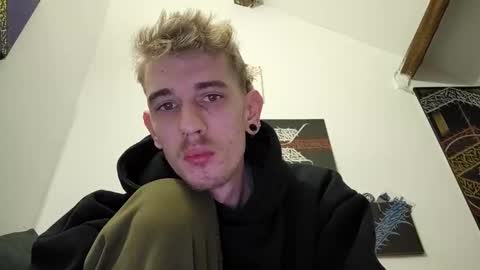 Snapshot of graff4 chatting on 12/30/24, 07:11 Smallcom online show from 12/30/24, 07:11