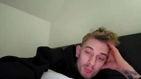 Snapshot of graff4 chatting on 12/30/24, 10:55 Smallcom online show from 12/30/24, 10:55