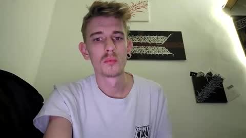 Snapshot of graff4 chatting on 01/01/25, 04:39 Smallcom online show from 01/01/25, 04:39