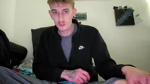 Snapshot of graff4 chatting on 01/02/25, 12:23 Smallcom online show from 01/02/25, 12:23