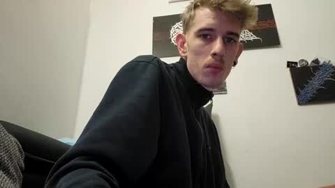 Snapshot of graff4 chatting on 01/03/25, 12:11 Smallcom online show from 01/03/25, 12:11