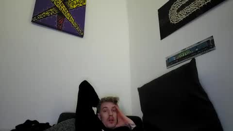 Snapshot of graff4 chatting on 01/12/25, 07:42 Smallcom online show from 01/12/25, 07:42