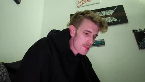 Snapshot of graff4 chatting on 02/08/25, 12:38 Smallcom online show from 02/08/25, 12:38