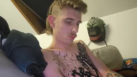 Snapshot of graff4 chatting on 10/29/25, 08:54 Smallcom online show from 10/29/25, 08:54