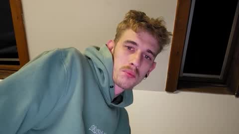 Snapshot of graff4 chatting on 11/29/25, 10:02 Smallcom online show from 11/29/25, 10:02