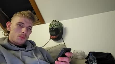 Snapshot of graff4 chatting on 12/14/25, 03:12 Smallcom online show from 12/14/25, 03:12