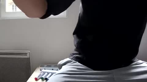 Snapshot of grandbi chatting on 11/28/25, 01:25 grandbi online show from 11/28/25, 01:25